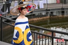 (新春走基层）云南非遗创新服饰秀演绎民族服饰时尚新表达